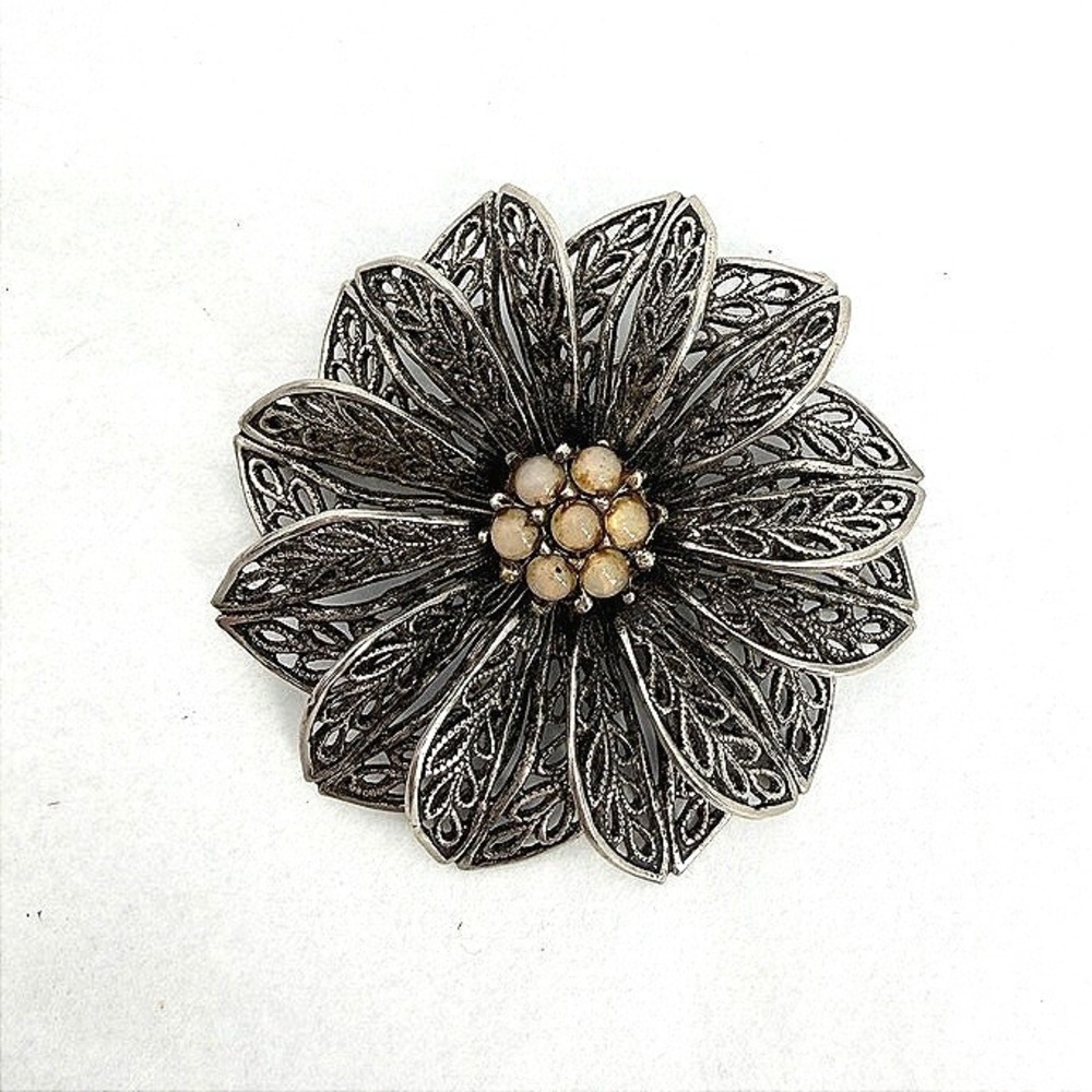 Brooch Lapel Pin Flower Shaped Filigree Faux Pearl Cluster Center Silver VTG